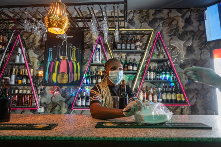 Photos show how the Ebola outbreak is changing nightlife in Congo | iNFOnews.ca