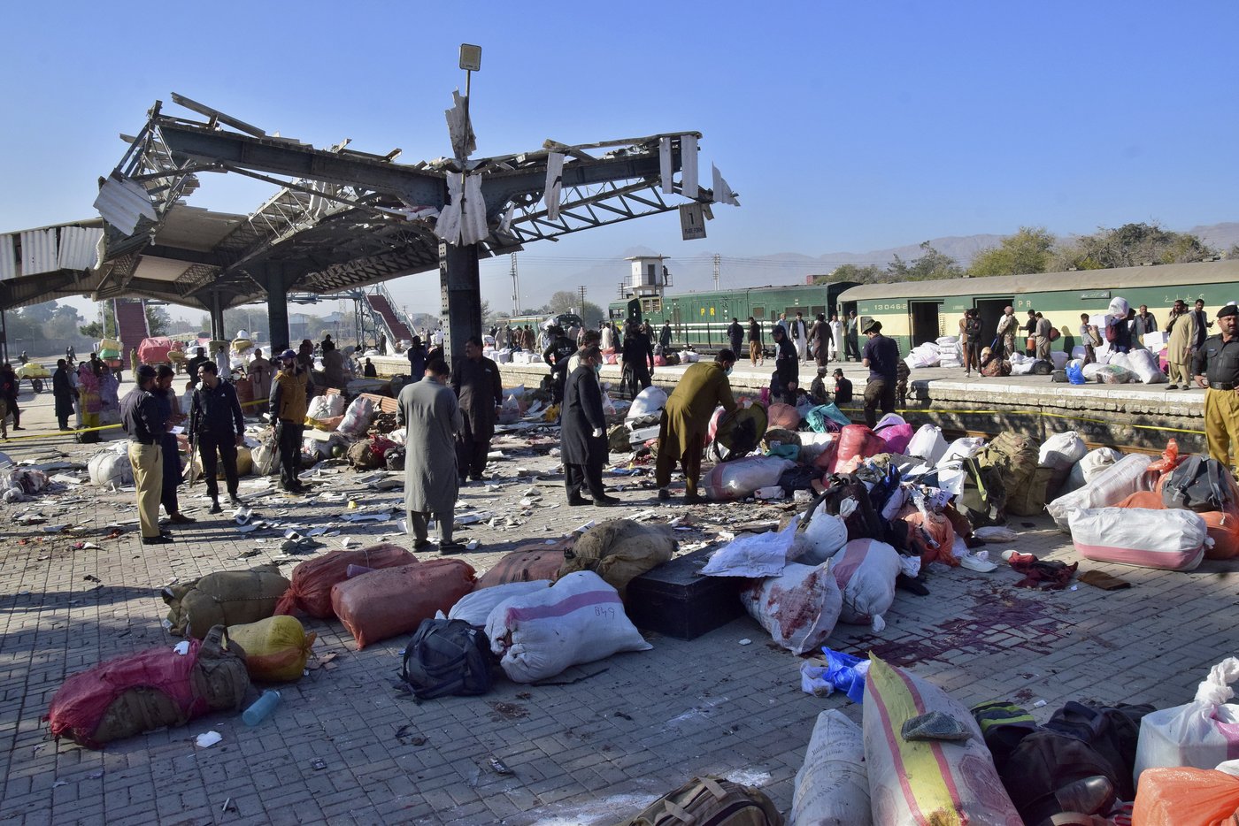 A powerful suicide bombing at a rail station in southwestern Pakistan kills at least 26 | iNFOnews.ca A powerful suicide bombing at a rail station in southwestern Pakistan kills at least 26 | iNFOnews.ca