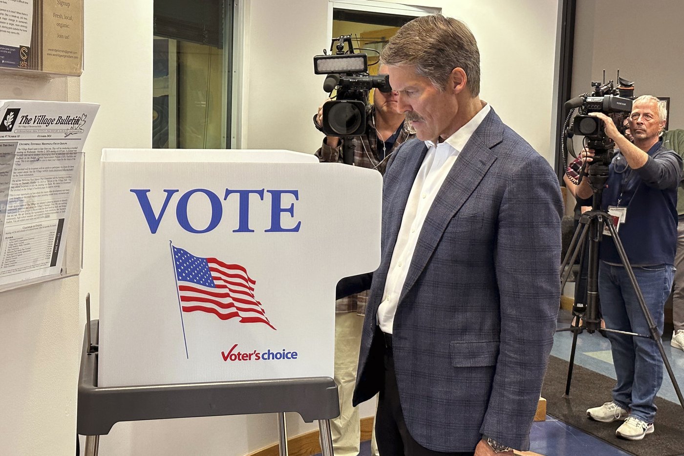 Obama and Walz urge Democrats to vote early in battleground Wisconsin | iNFOnews.ca