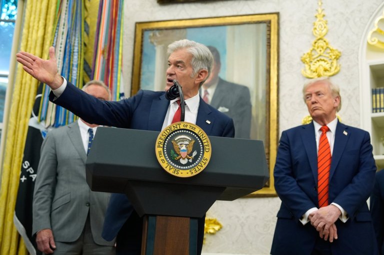 Some furloughed workers will return to manage health insurance open enrollment as shutdown drags on | iNFOnews.ca