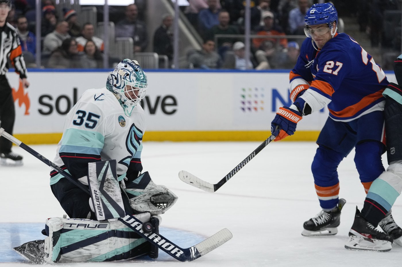 Dunn, Daccord lead Kraken to 5-2 win over Islanders | iNFOnews.ca