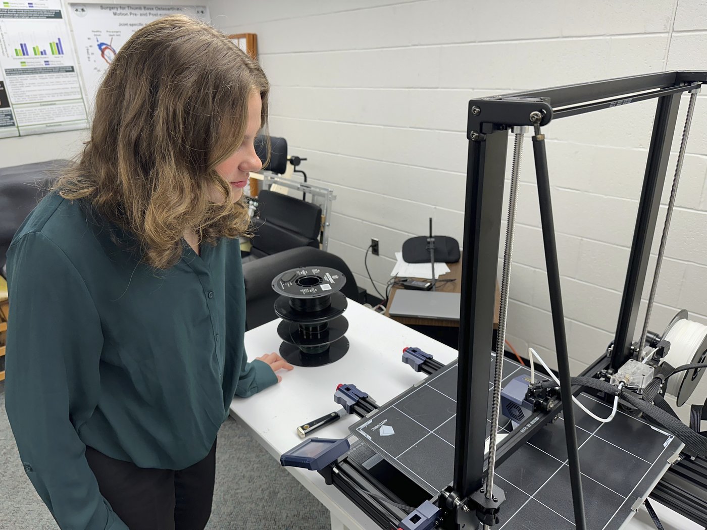 Michigan State engineering prof, student design helmet inserts to help drown out crowd noise for QBs | iNFOnews.ca
