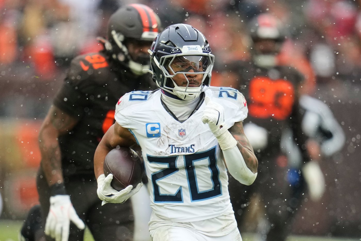 Tony Pollard runs for 161 yards and 2 TDs as Titans outlast Shedeur Sanders and Browns 31-29 | iNFOnews.ca