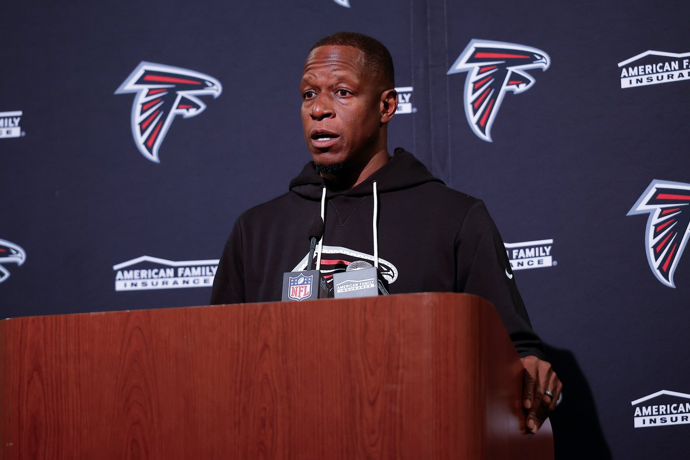 Falcons' embarrassing blunder helps 49ers seal 20-10 victory | iNFOnews.ca