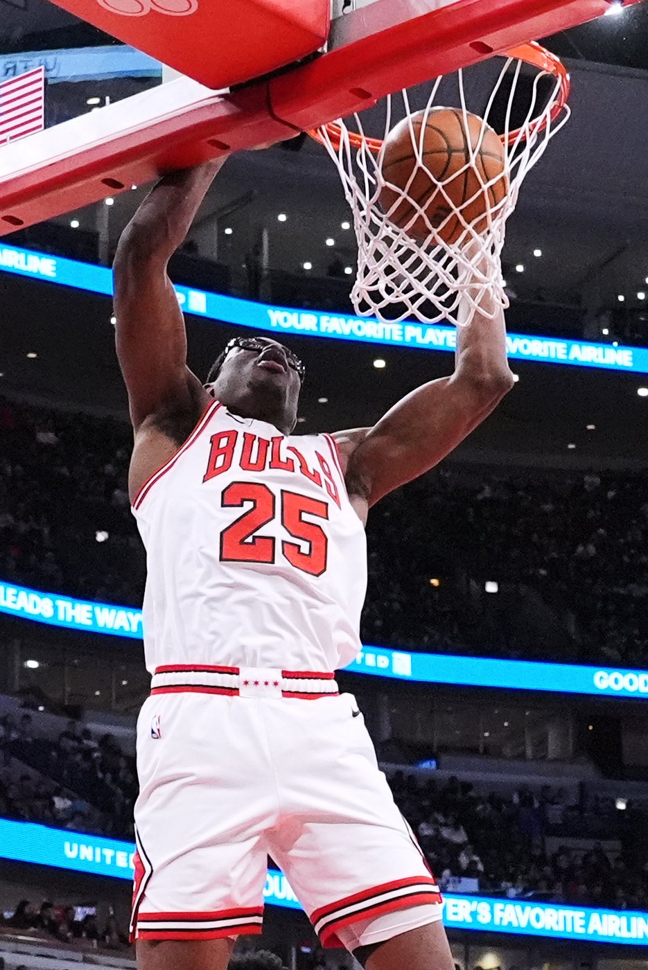 Bulls race to 20-point lead in 1st quarter, hang on to beat the Rockets 132-124 | iNFOnews.ca
