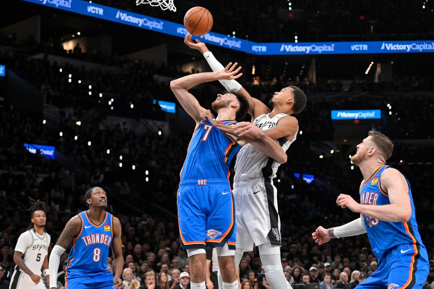 Gilgeous-Alexander, Thunder roll past Spurs 116-104 in first matchup since conference finals defeat | iNFOnews.ca