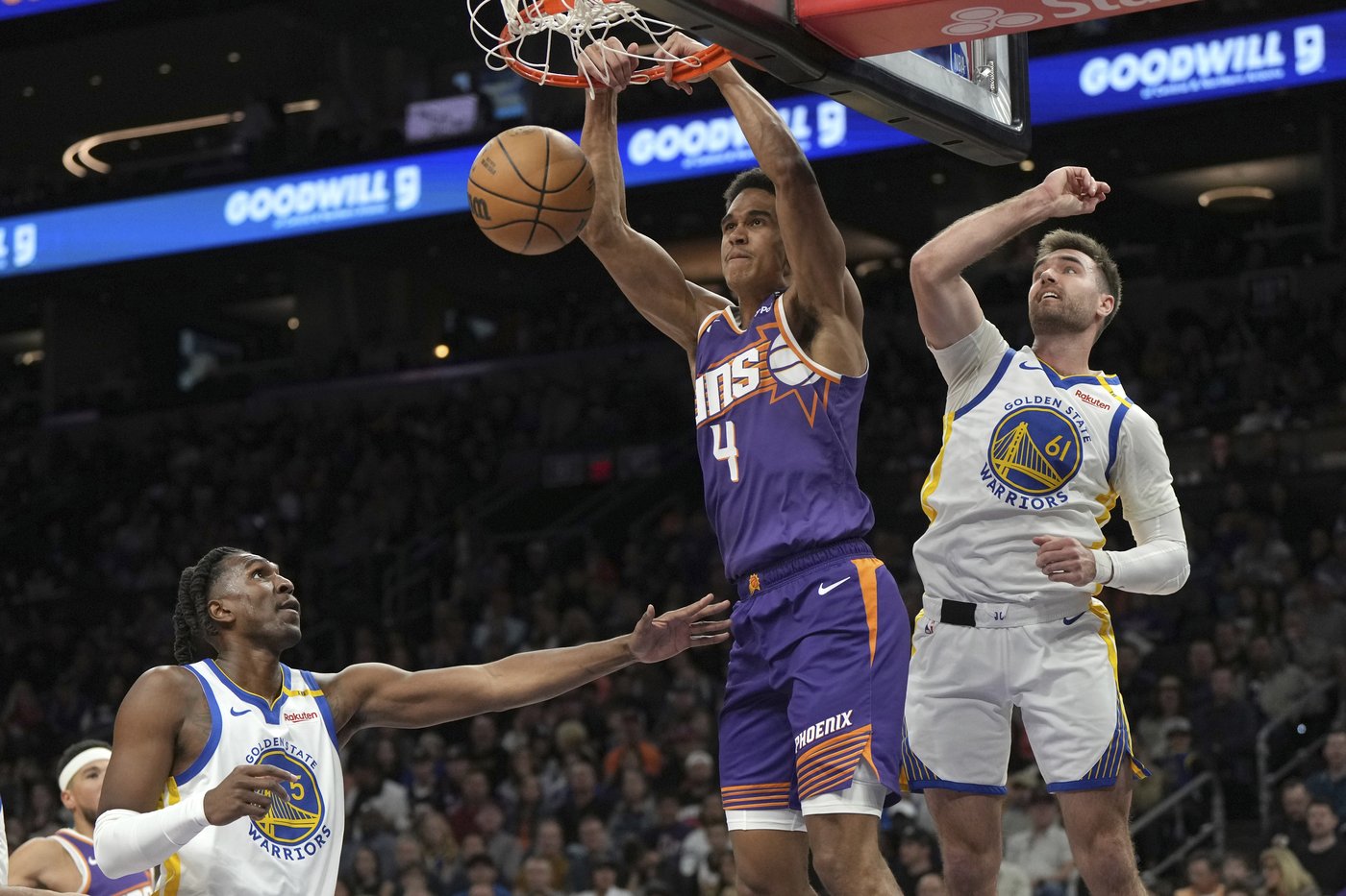 Devin Booker scores 27, Suns win 113-105 as Warriors lose their 4th straight game | iNFOnews.ca Devin Booker scores 27, Suns win 113-105 as Warriors lose their 4th straight game | iNFOnews.ca