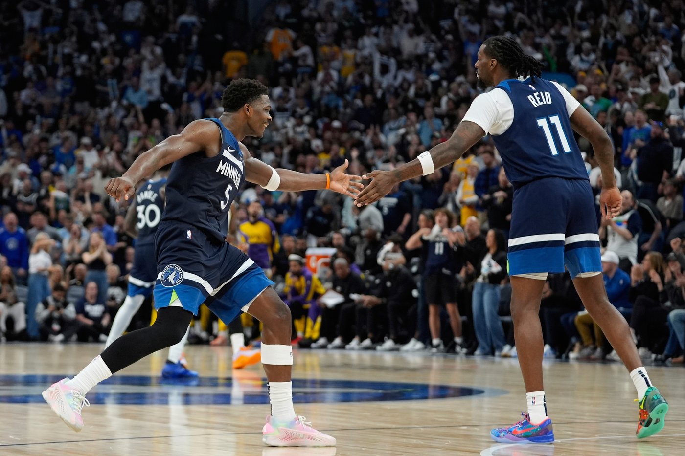 Timberwolves push Lakers to edge of elimination with 116-113 comeback win behind Edwards' 43 points | iNFOnews.ca