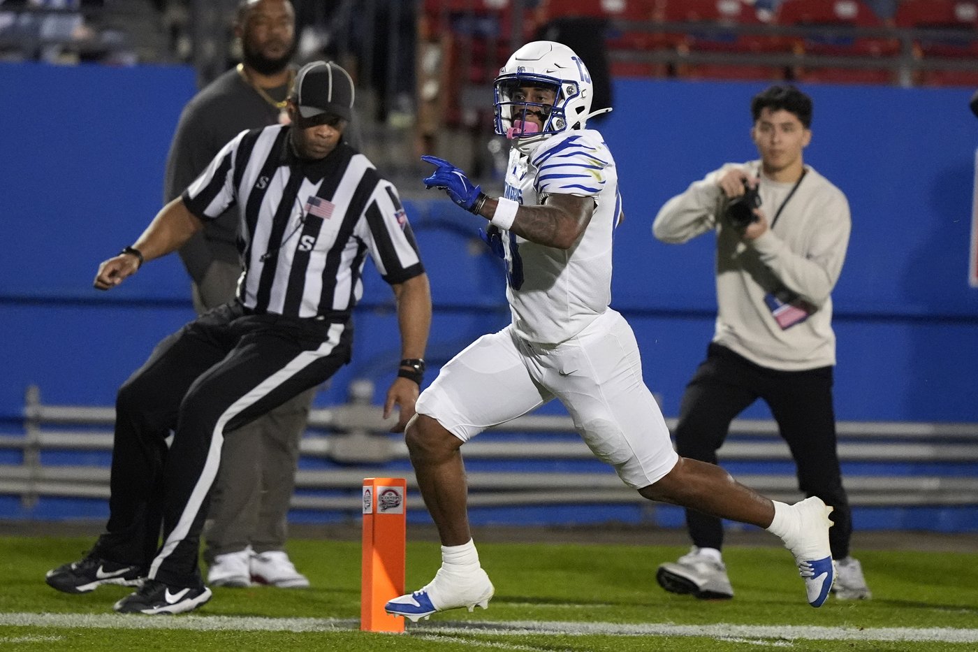 Seth Henigan matches AAC passing TD record as Memphis holds on for 42-37 win over WVU in Frisco Bowl | iNFOnews.ca Seth Henigan matches AAC passing TD record as Memphis holds on for 42-37 win over WVU in Frisco Bowl | iNFOnews.ca