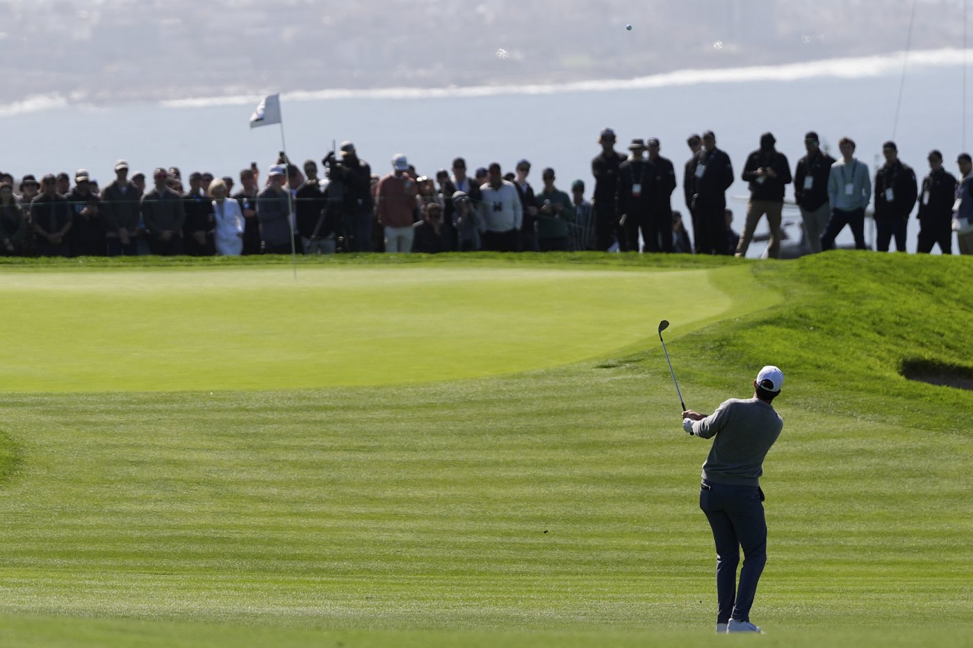 Rodgers grabs lead at Torrey Pines as Scheffler, McIlroy falter | iNFOnews.ca