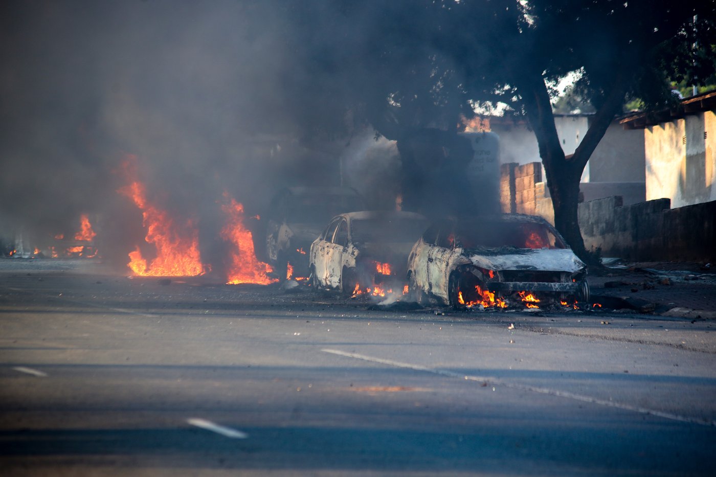 Vehicles torched in South Africa as protests over asylum ruling rage on | iNFOnews.ca Vehicles torched in South Africa as protests over asylum ruling rage on | iNFOnews.ca
