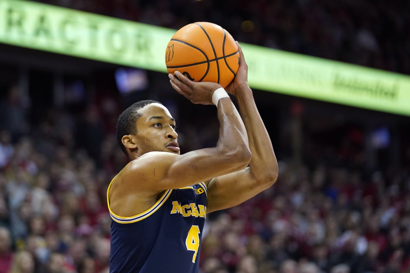 Goldin helps Michigan beat No. 11 Wisconsin 67-64 as Badgers take their 1st loss | iNFOnews.ca Goldin helps Michigan beat No. 11 Wisconsin 67-64 as Badgers take their 1st loss | iNFOnews.ca