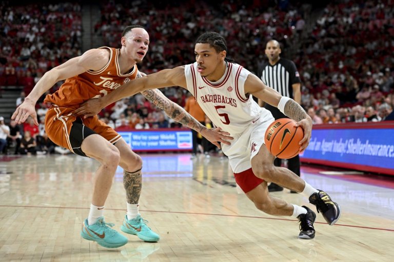 Acuff and Brazile lead No. 20 Arkansas past Texas | iNFOnews.ca