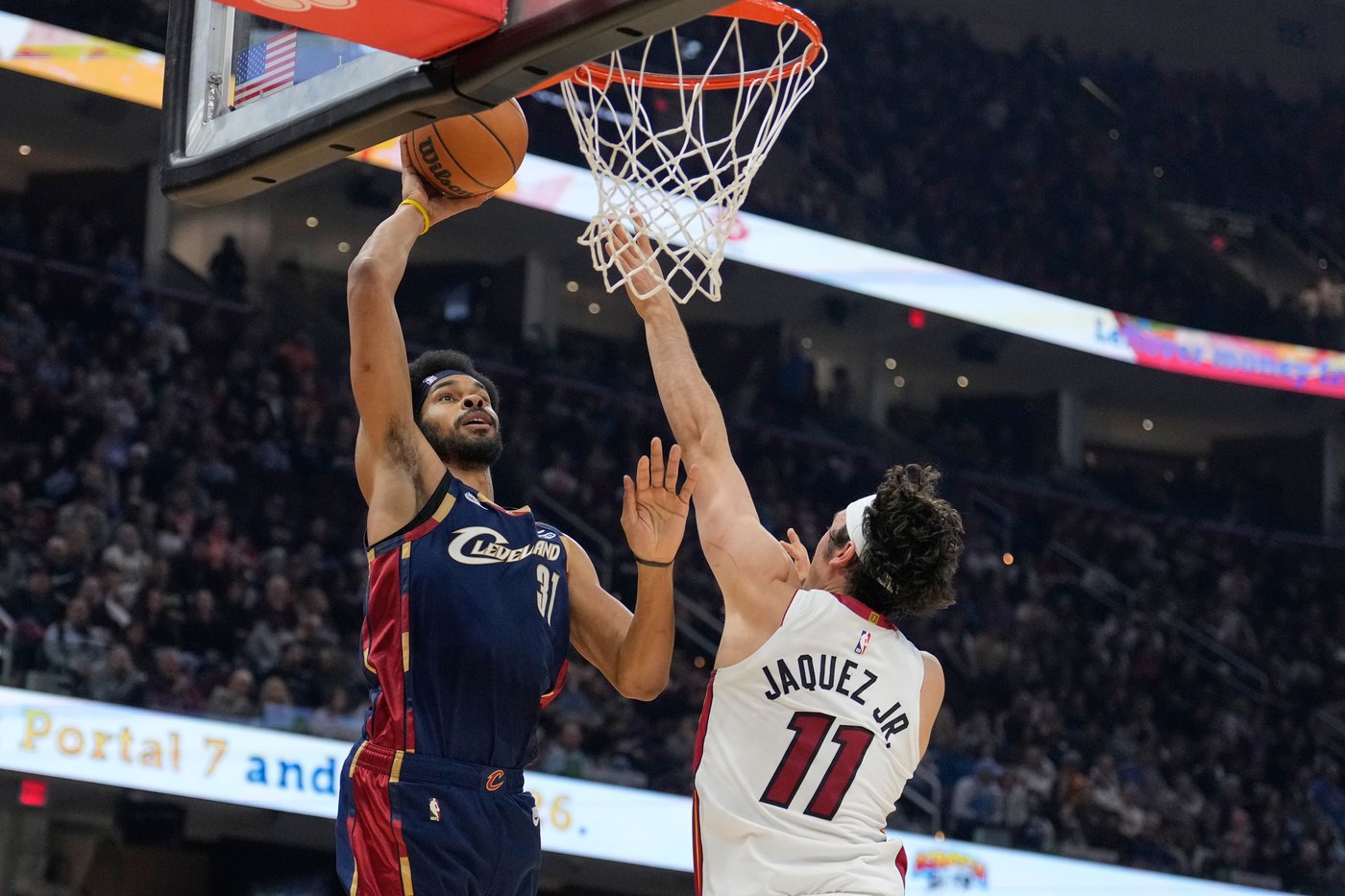Jarrett Allen sparks Cavaliers in return from injury, scores 18 in blowout over Heat | iNFOnews.ca