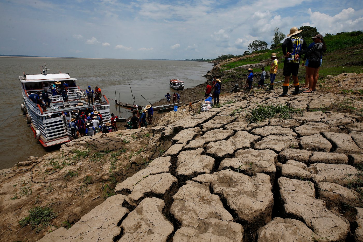 Heat waves that spark damaging droughts are happening more frequently, study finds | iNFOnews.ca