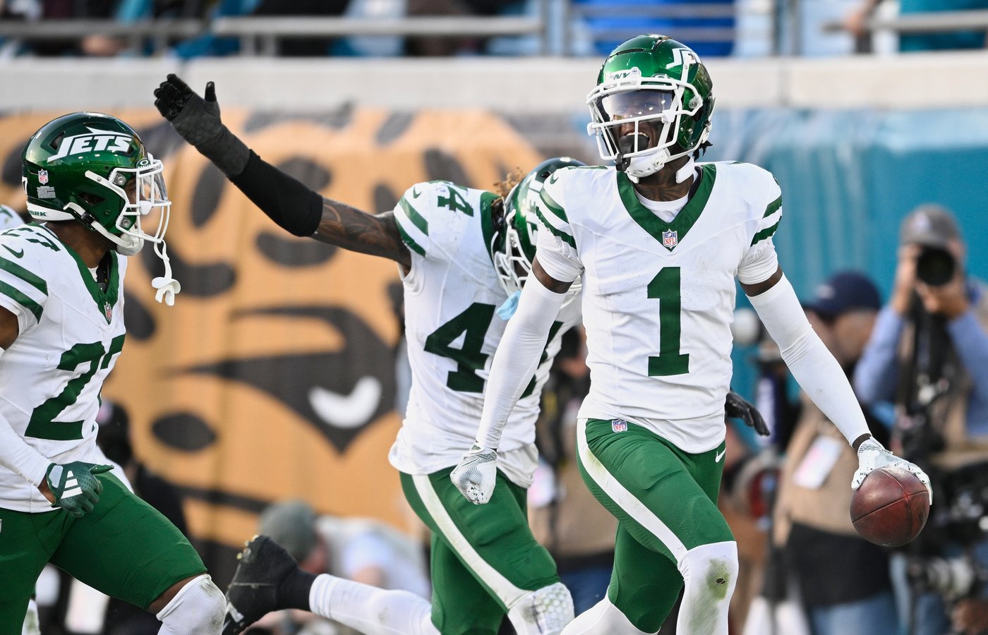 Cutting edge: Jets unveil a renovated locker room that includes 92 new lockers and a barbershop | iNFOnews.ca