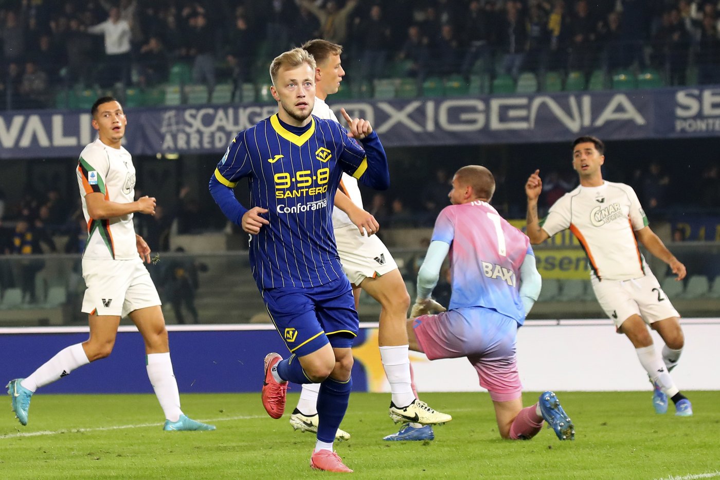 Napoli extends Serie A lead after beating plucky Como while Verona beats Venezia with late own goal | iNFOnews.ca