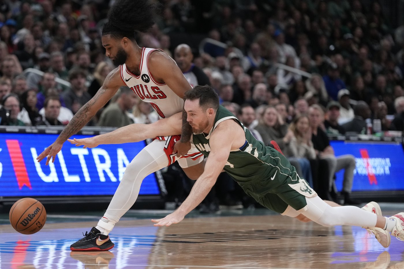 New-look Bulls make 21 3s vs. Bucks as they move on from the DeRozan era | iNFOnews.ca