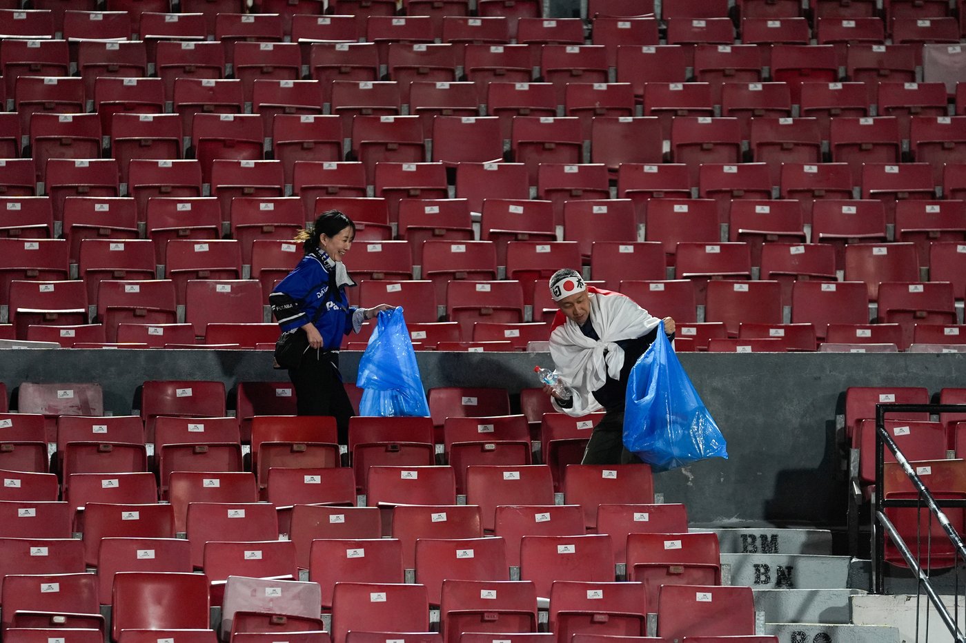 Why you may see Japanese soccer fans cleaning up the stadium after World Cup games | iNFOnews.ca Why you may see Japanese soccer fans cleaning up the stadium after World Cup games | iNFOnews.ca