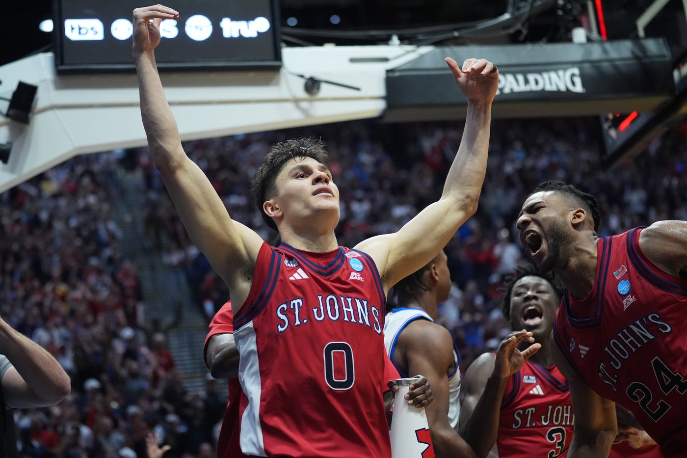 Dylan Darling hits driving layup at buzzer, St. John's beats Kansas 67-65 in March Madness thriller | iNFOnews.ca Dylan Darling hits driving layup at buzzer, St. John's beats Kansas 67-65 in March Madness thriller | iNFOnews.ca