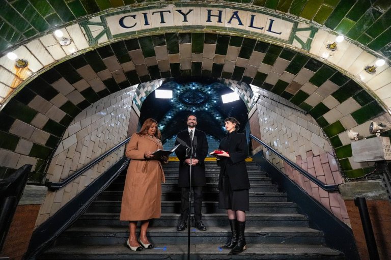 Zohran Mamdani sworn in as New York City mayor at historic subway station | iNFOnews.ca