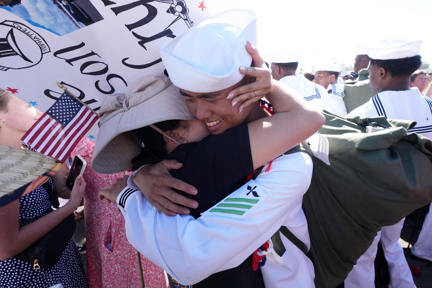 The long-deployed USS Lincoln returns home to San Diego Bay | iNFOnews.ca