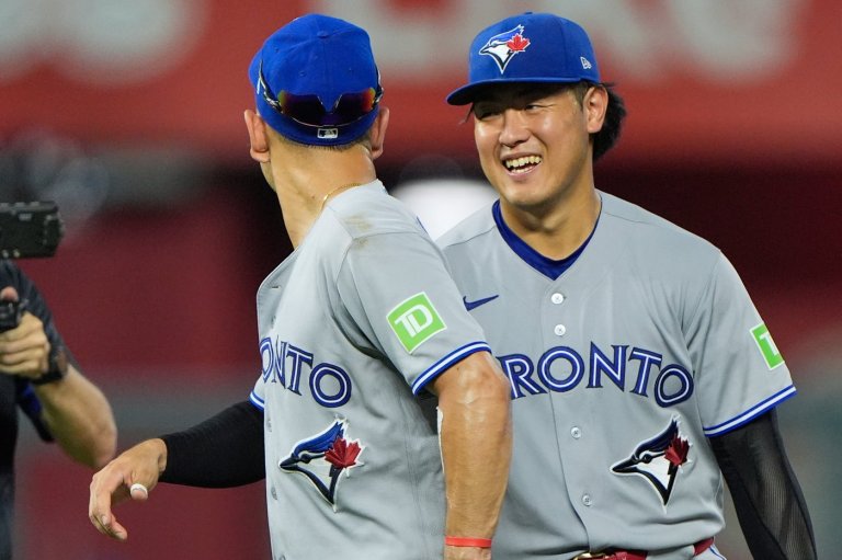 Okamoto leads Blue Jays past Royals 4-3 to pull into tie for final AL wild card | iNFOnews.ca