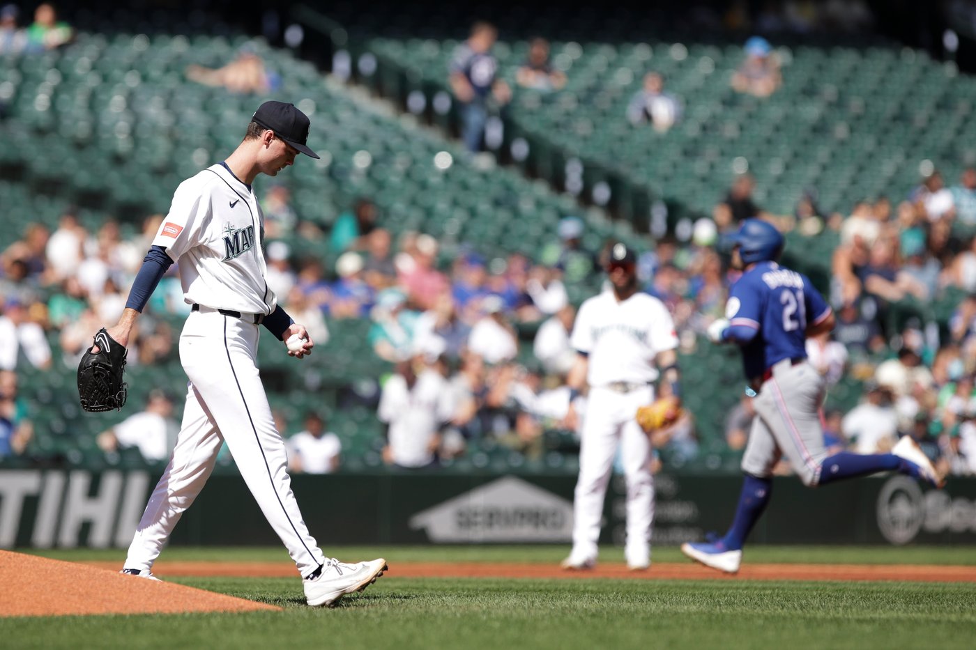 Rookie Kade Anderson picks up first win with 6 sharp innings as Mariners beat Rangers 3-2 | iNFOnews.ca