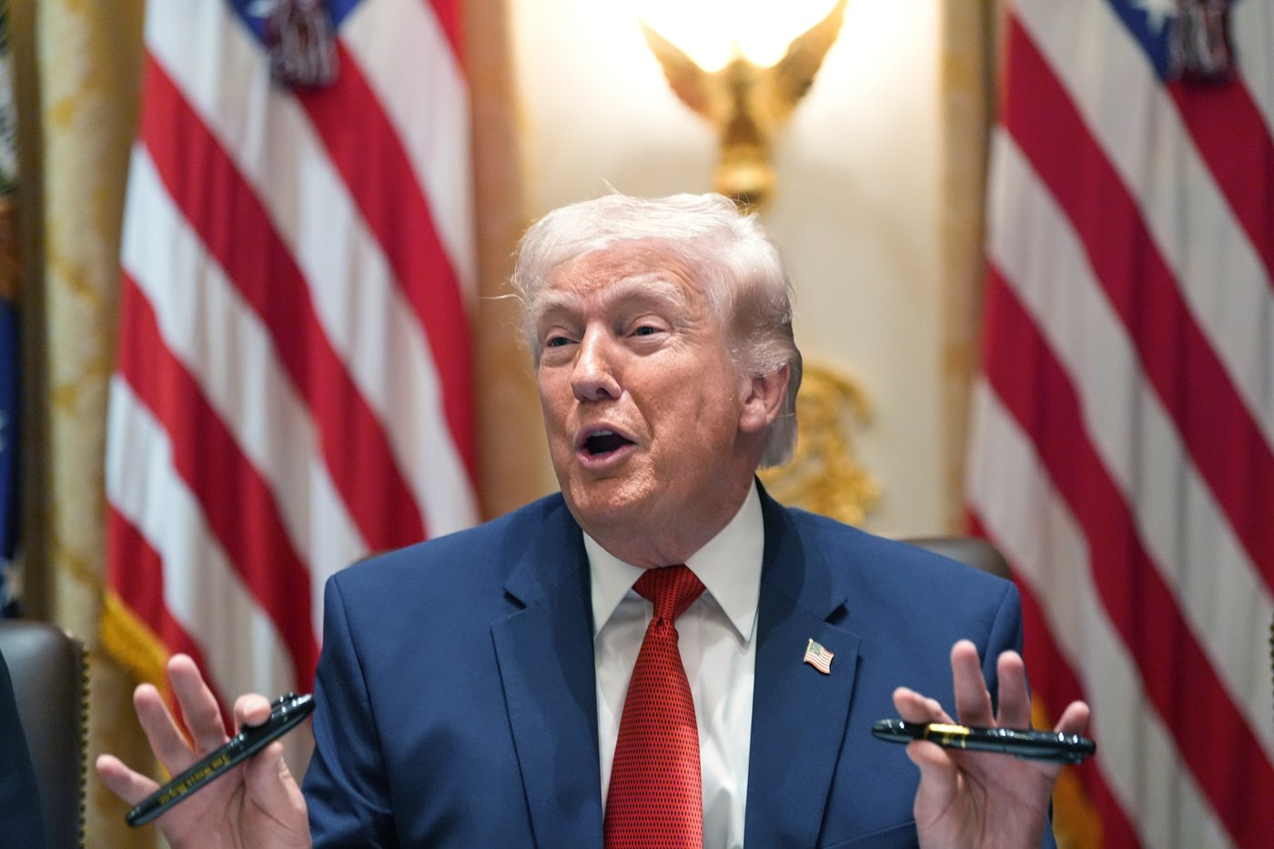 Trump interrupts a Cabinet meeting dealing with the Iran war and rising prices to talk Sharpies | iNFOnews.ca Trump interrupts a Cabinet meeting dealing with the Iran war and rising prices to talk Sharpies | iNFOnews.ca