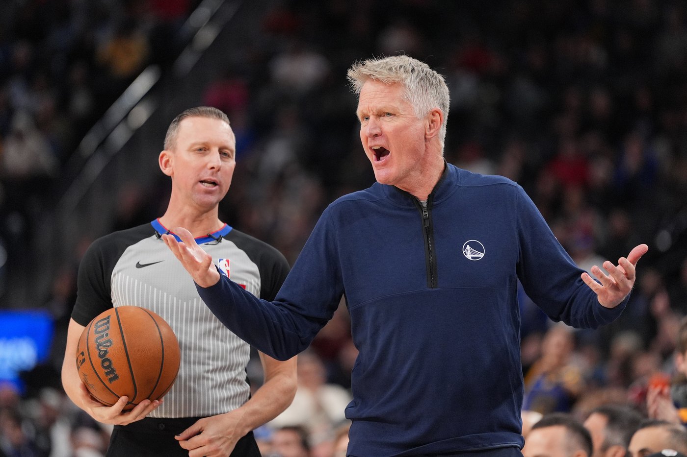 Warriors coach Steve Kerr ejected after heated exchange over no-call in 4th quarter vs Clippers | iNFOnews.ca