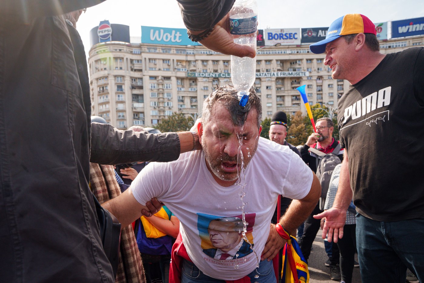 Photos of Romanian farmers protesting export restrictions | iNFOnews.ca