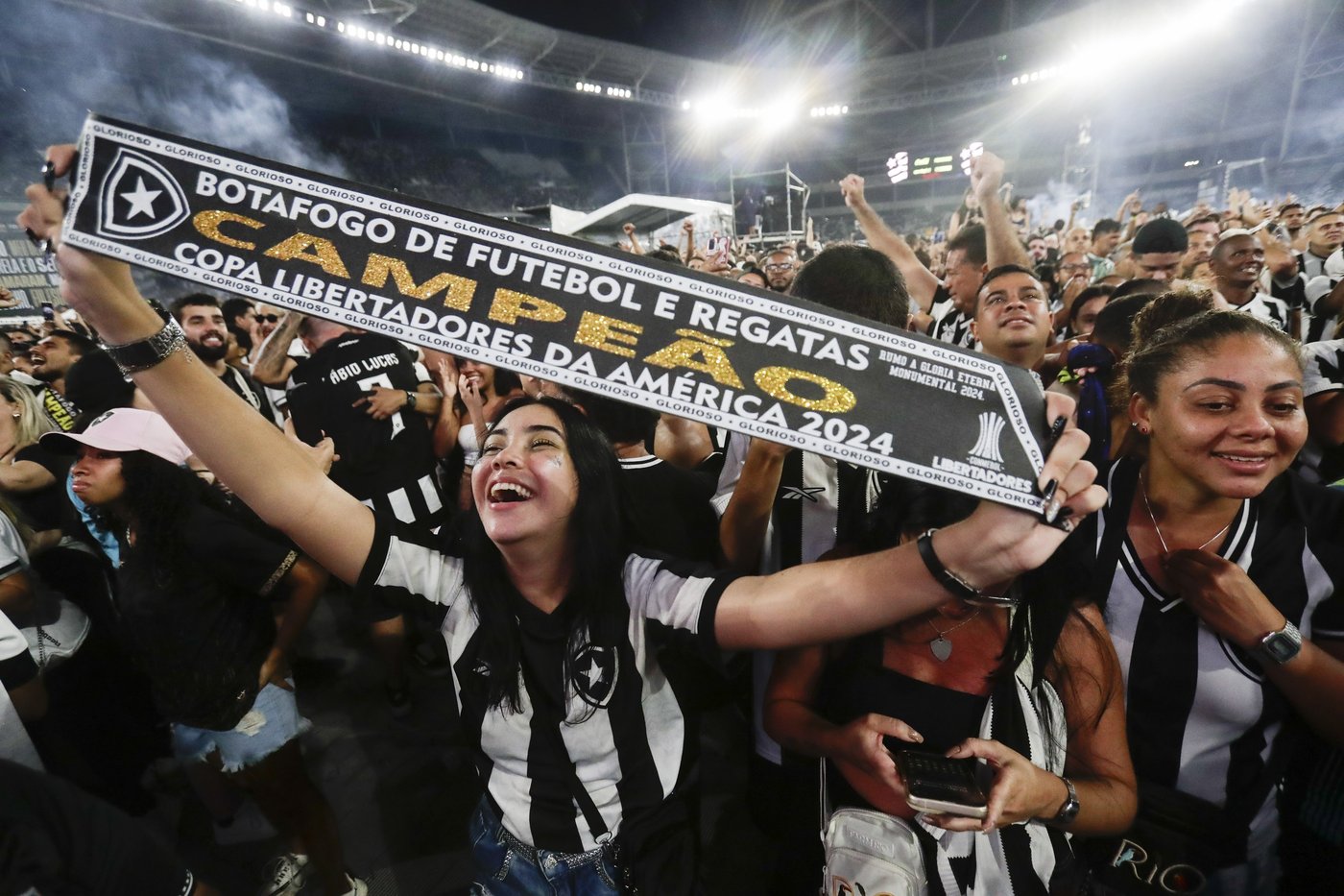 10-man Botafogo wins its first Copa Libertadores title | iNFOnews.ca