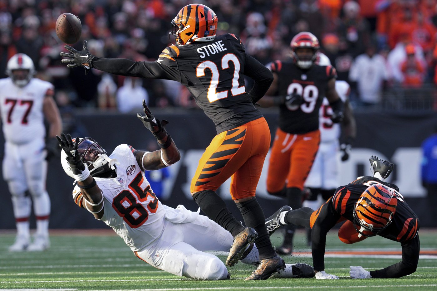 Garrett's comments about his future add wrinkle to Browns' worst season since 0-16 in 2017 | iNFOnews.ca