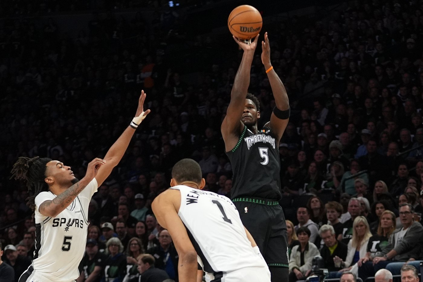 Wembanyama gives the Spurs another gem in a 115-108 win over the T-wolves to take a 2-1 series lead | iNFOnews.ca
