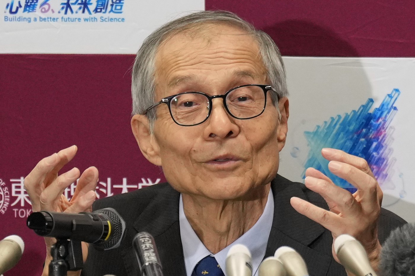 Scientists win chemistry Nobel for discoveries about mirrored molecules that led to many drugs | iNFOnews.ca