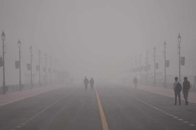 Toxic smog blankets New Delhi, disrupting travel and plunging air quality to hazardous levels | iNFOnews.ca