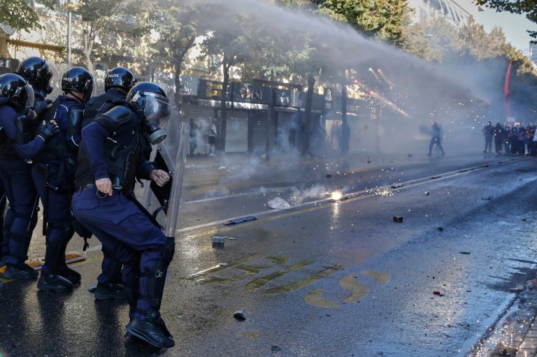 Albanian police clash with anti-government protesters for an 8th day | iNFOnews.ca