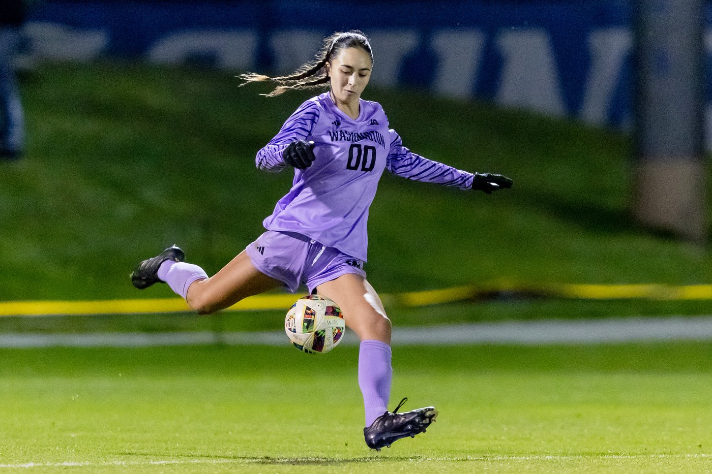 Washington women’s soccer goalkeeper Mia Hamant dies at 21 after kidney cancer battle | iNFOnews.ca