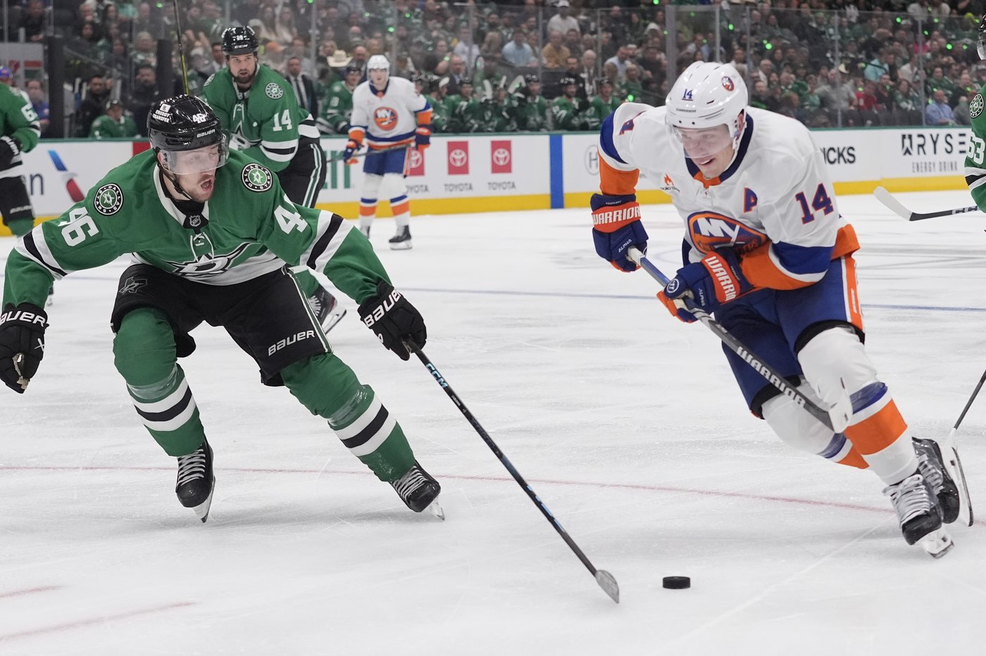 Seguin scores twice, Oettinger stops 34 shots for 11th shutout in Stars' 3-0 win over Islanders | iNFOnews.ca Seguin scores twice, Oettinger stops 34 shots for 11th shutout in Stars' 3-0 win over Islanders | iNFOnews.ca