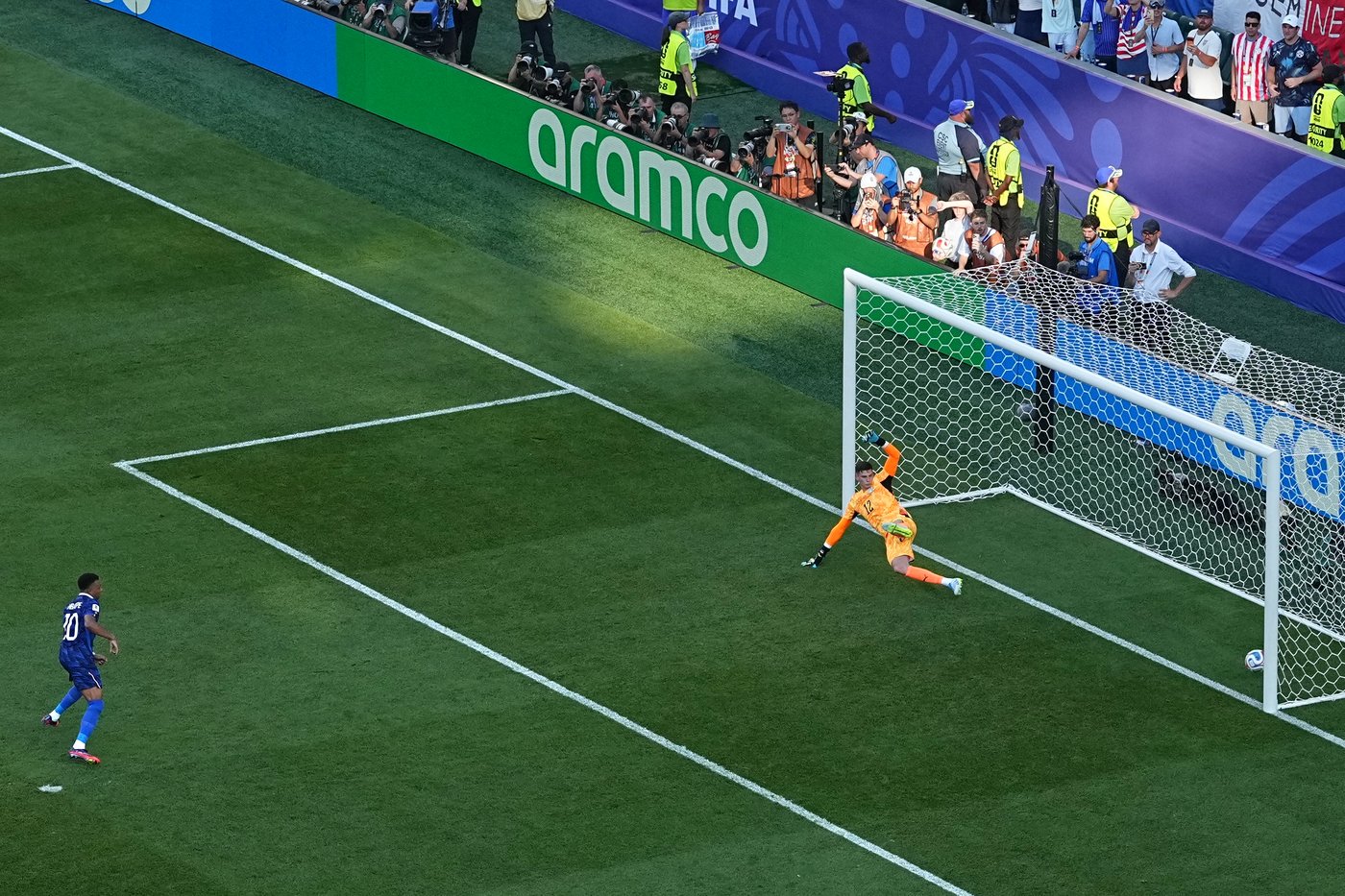 Mbappé leads France past Paraguay, Morocco tops Canada as World Cup Round of 16 kicks off, in photos | iNFOnews.ca