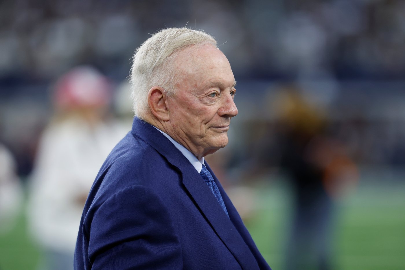NFL fines Jerry Jones $250,000 for obscene MetLife gesture he says was inadvertent | iNFOnews.ca