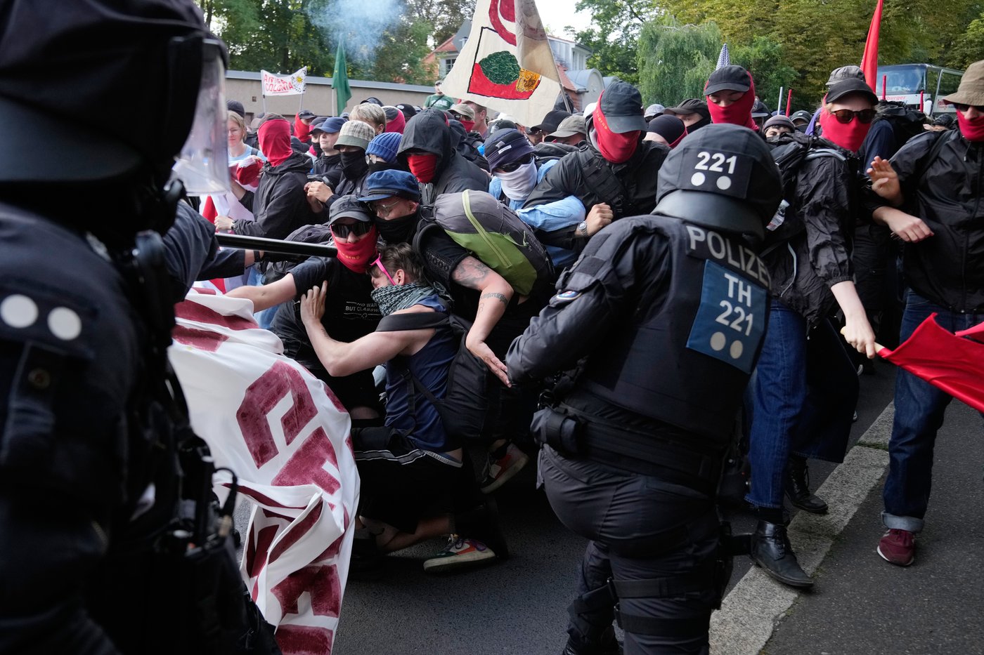Far-right Alternative for Germany party reelects leaders as protesters and police clash | iNFOnews.ca