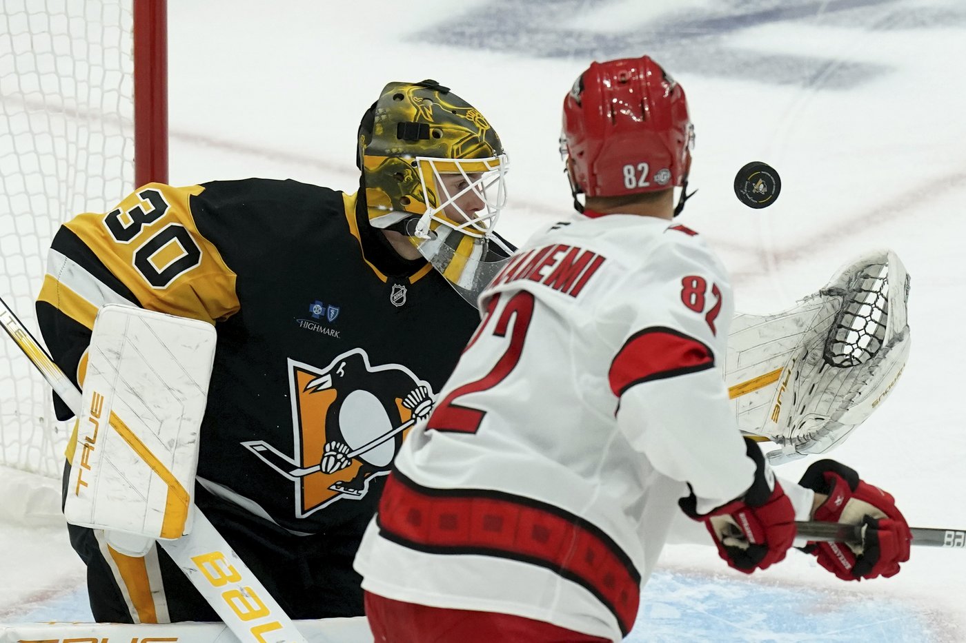 Martin Necas has goal and assist as Hurricanes cruise to 4-1 win over Penguins | iNFOnews.ca
