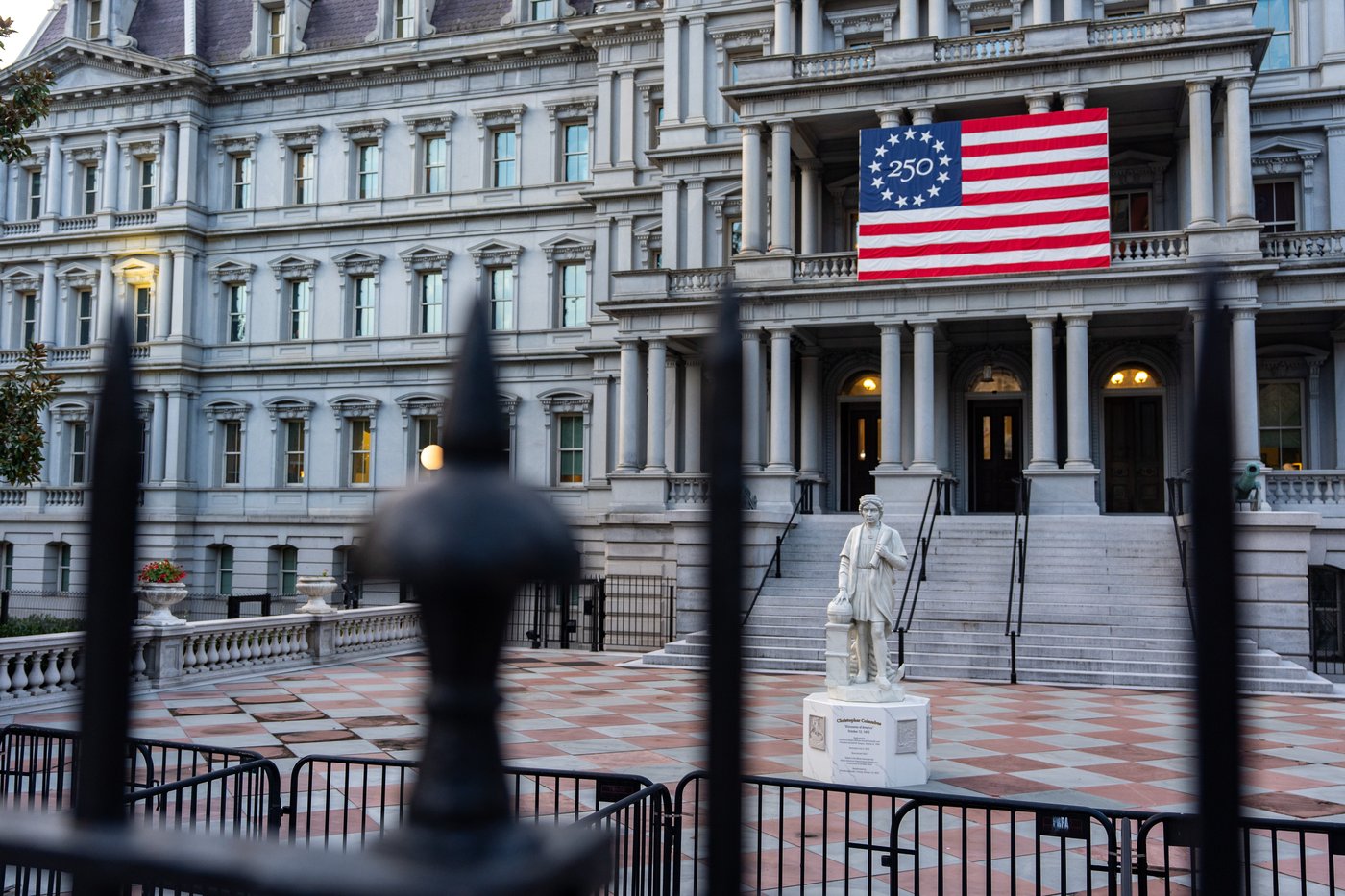 Painting Eisenhower Building would diminish historic character of White House complex, report says | iNFOnews.ca Painting Eisenhower Building would diminish historic character of White House complex, report says | iNFOnews.ca