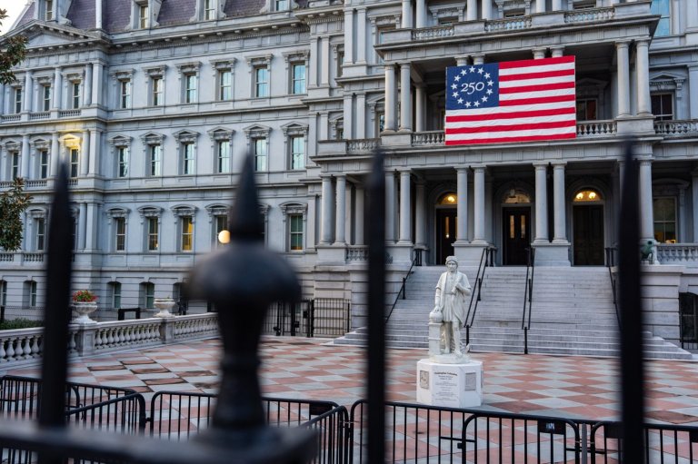 Painting Eisenhower Building would diminish historic character of White House complex, report says | iNFOnews.ca