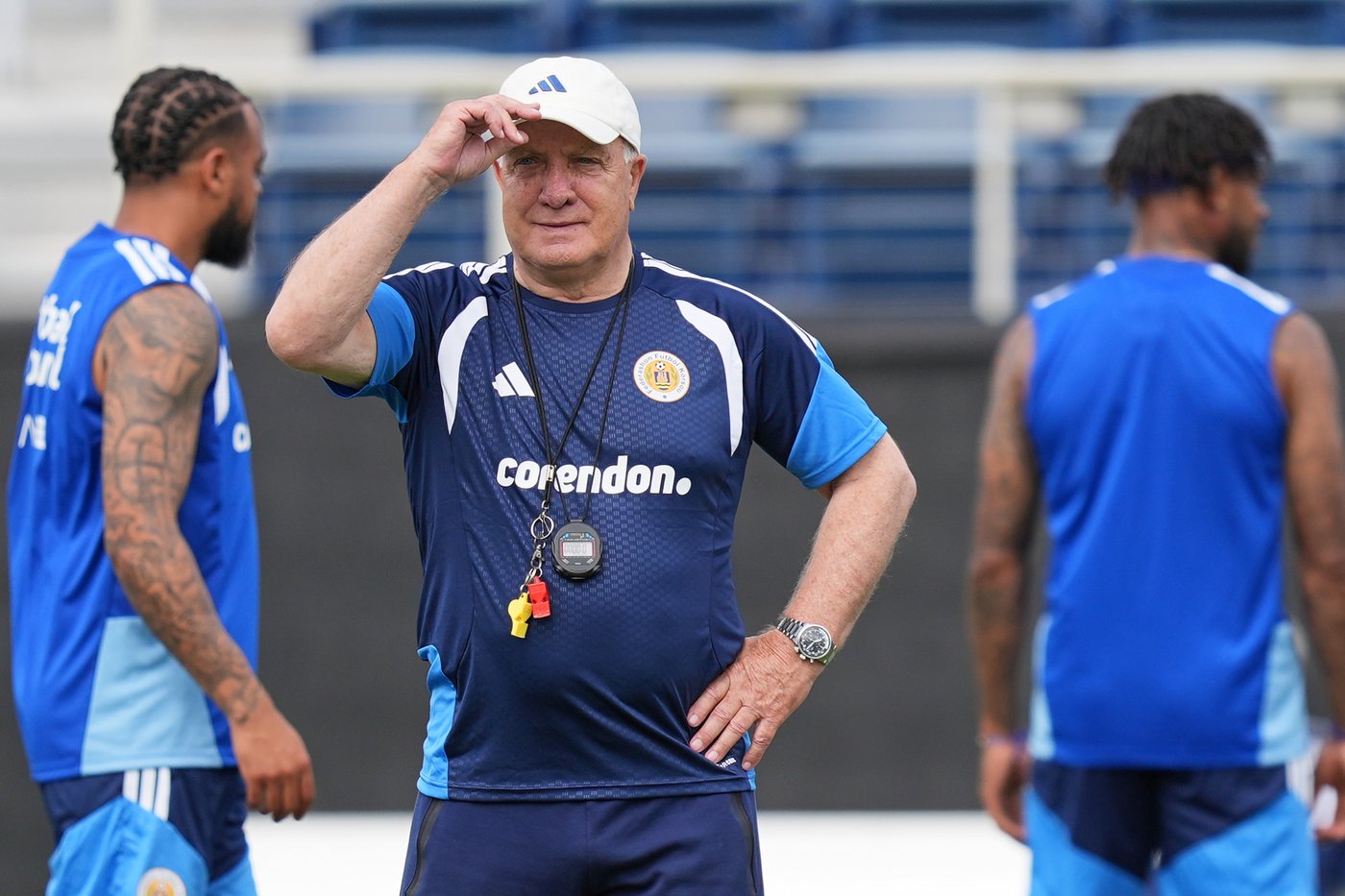 Curaçao extends veteran coach Dick Advocaat’s contract through July 2027 | iNFOnews.ca