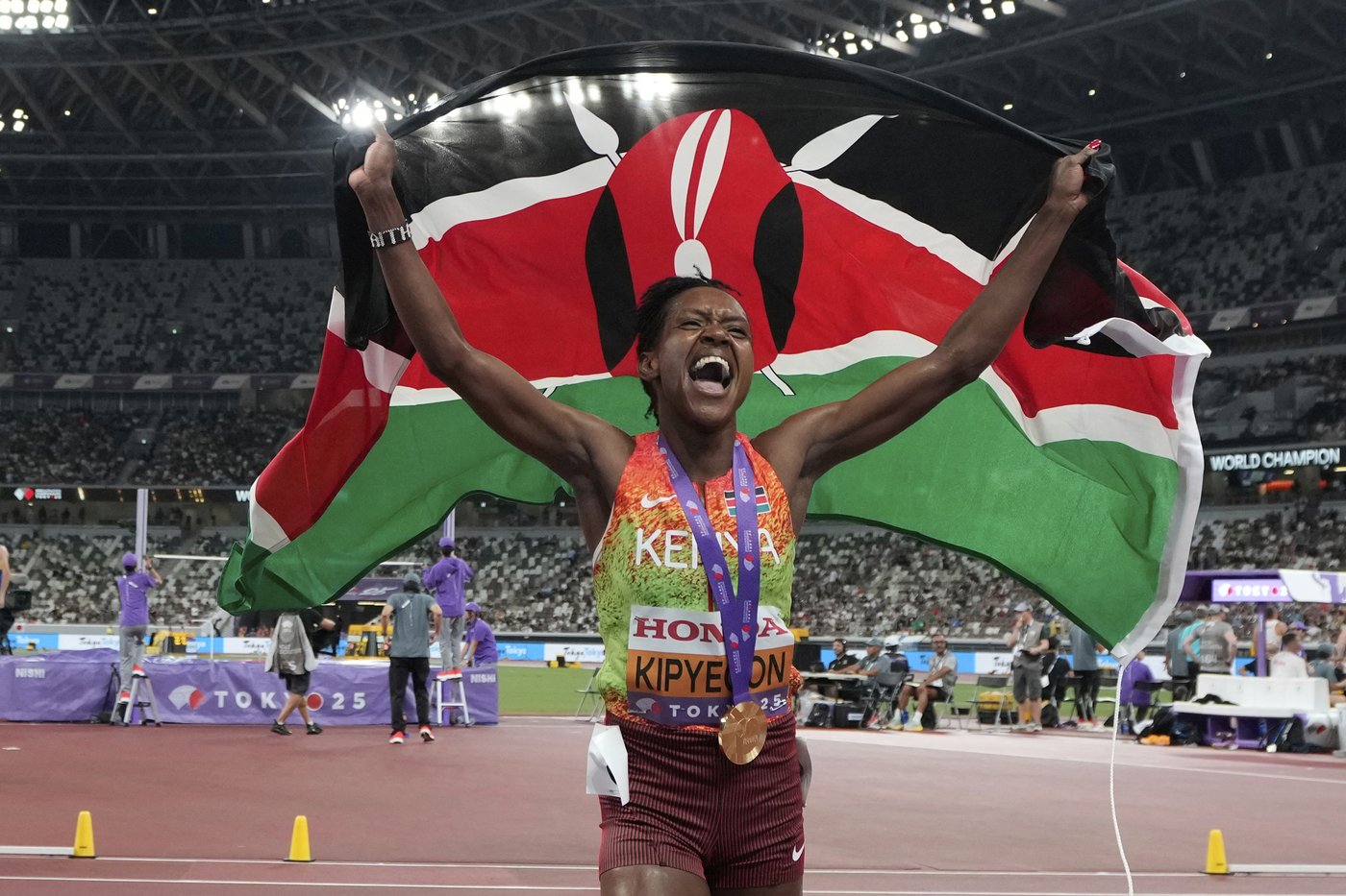 Kipyegon makes more history, wins in a breeze for fourth world title at 1,500 meters | iNFOnews.ca Kipyegon makes more history, wins in a breeze for fourth world title at 1,500 meters | iNFOnews.ca