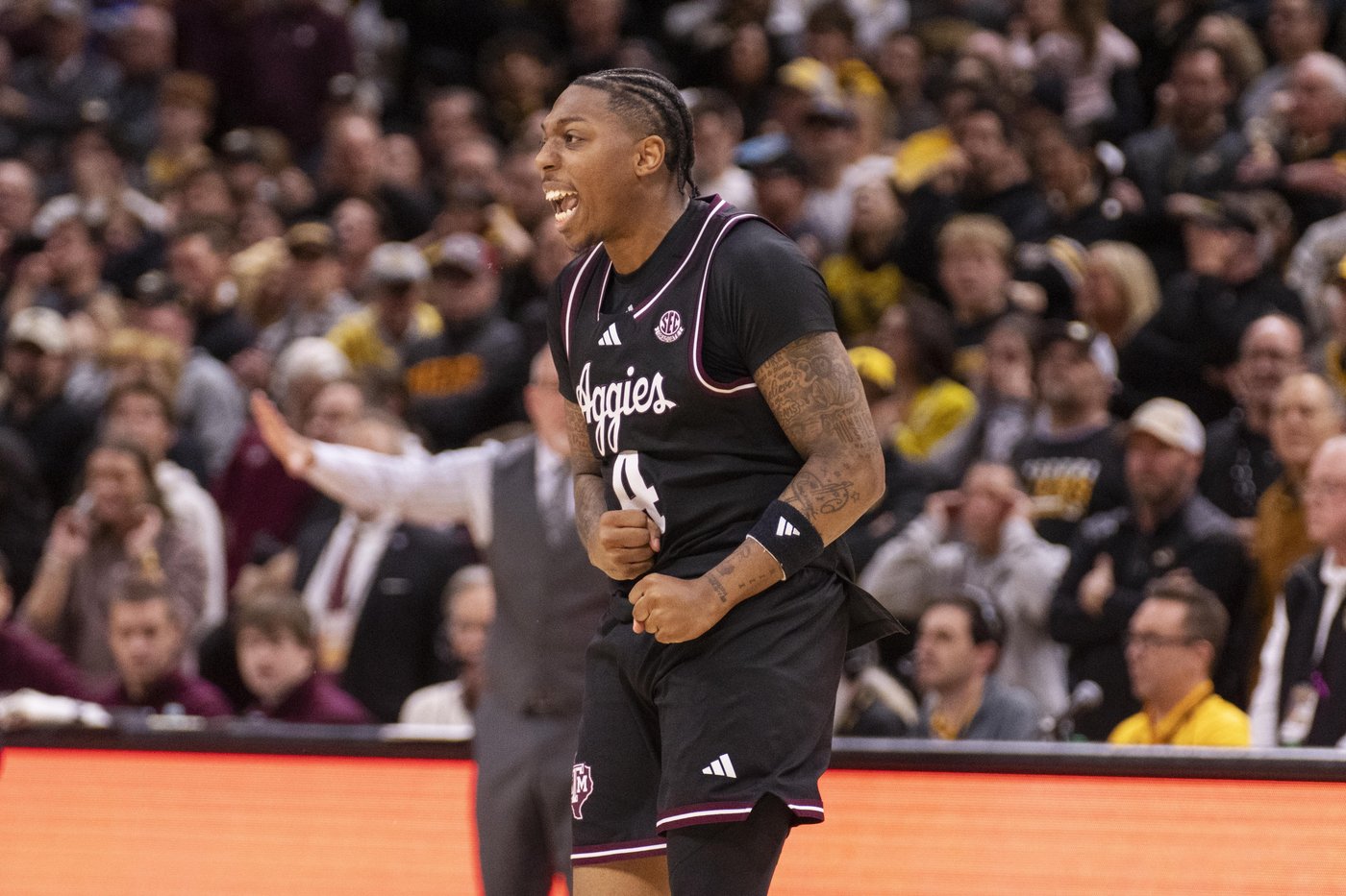 Taylor's 3-pointer with 2.1 seconds left leads No. 10 Texas A&M past No. 15 Missouri 67-64 | iNFOnews.ca Taylor's 3-pointer with 2.1 seconds left leads No. 10 Texas A&M past No. 15 Missouri 67-64 | iNFOnews.ca