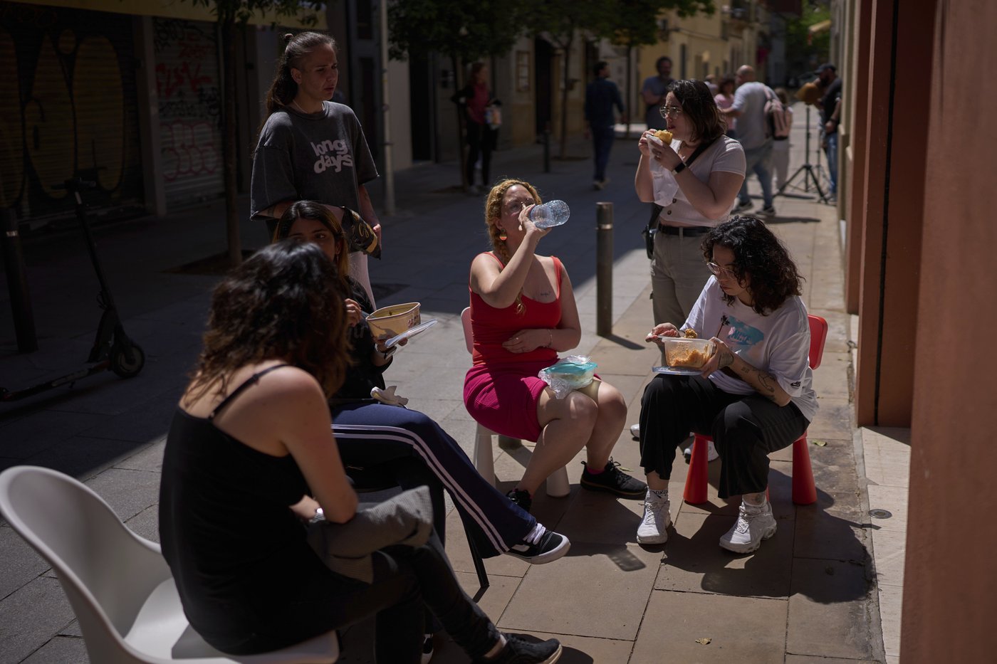 No power, no problem. How some in Spain and Portugal defied the outage and embraced the present | iNFOnews.ca
