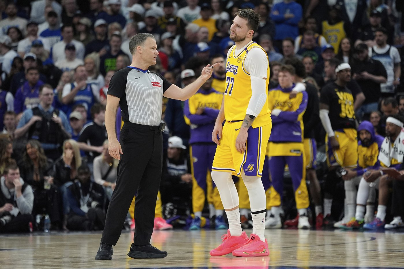 Doncic struggles through stomach trouble on lackluster 17-point night as Lakers fall behind T-wolves | iNFOnews.ca Doncic struggles through stomach trouble on lackluster 17-point night as Lakers fall behind T-wolves | iNFOnews.ca